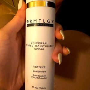 DRMTLGY Universal tinted moisturizer light